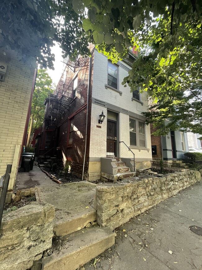 2141 W Clifton Ave in Cincinnati, OH - Building Photo - Building Photo