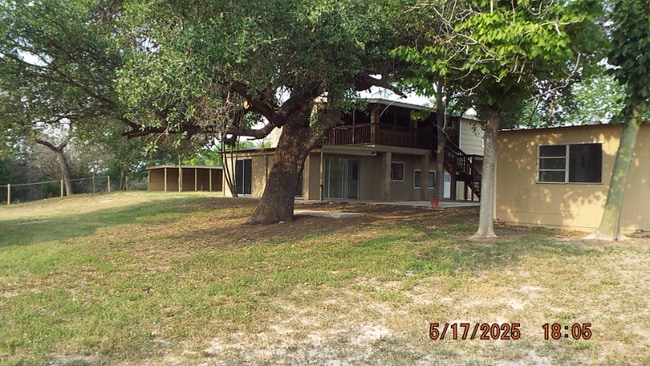 13787 Macdona Lacoste Rd in Atascosa, TX - Building Photo - Building Photo