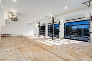 1580 Clear Ridge Dr in Healdsburg, CA - Building Photo