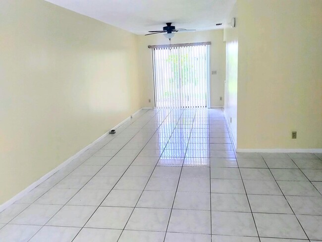 503 Shoreview Dr in Greenacres, FL - Building Photo - Building Photo