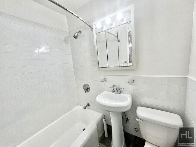 SECOND AVENUE, Unit 5A in New York, NY - Building Photo - Building Photo