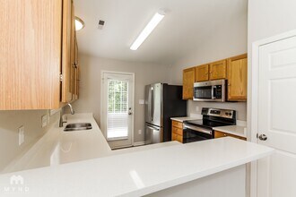 10325 Hugue Way in Charlotte, NC - Building Photo - Building Photo