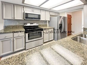 22103 Vista Del Plaza Ln in Hayward, CA - Building Photo - Building Photo