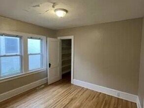 1349 Schletti St N in St. Paul, MN - Building Photo - Building Photo