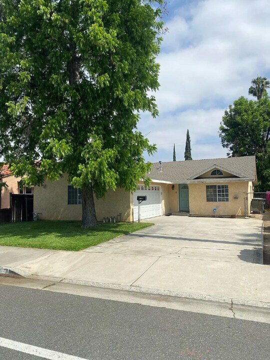 4615 Central Ave in Riverside, CA - Building Photo