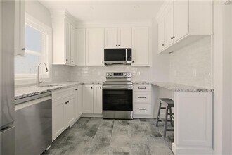 65 Maple Ave in Middletown, RI - Building Photo - Building Photo