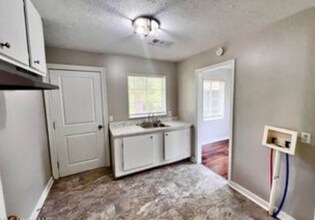 1311 Fernwood Dr in Jackson, MS - Building Photo - Building Photo