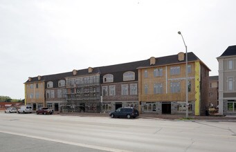 4140 Fairview St in Burlington, ON - Building Photo - Building Photo