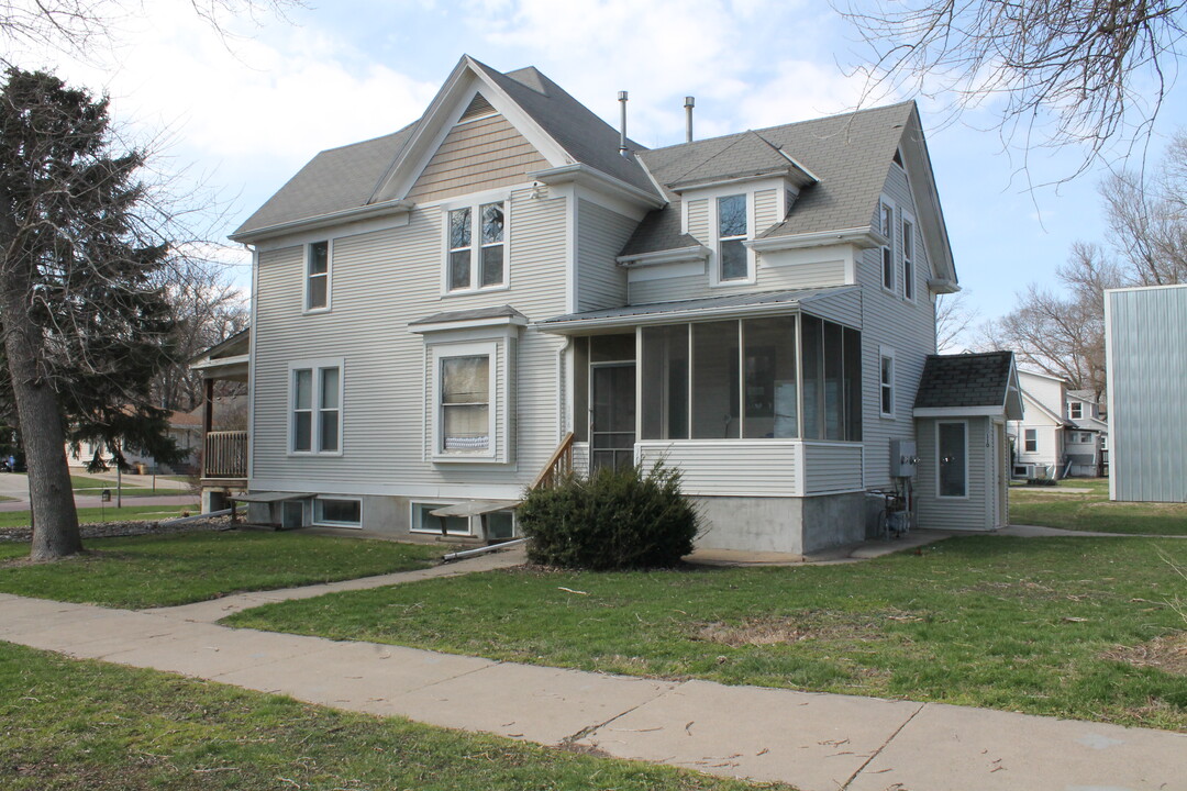 106 E Clark St, Unit Main Floor in Vermillion, SD - Building Photo