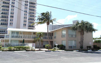 Sunset Gardens Apartments in Pompano Beach, FL - Building Photo - Building Photo