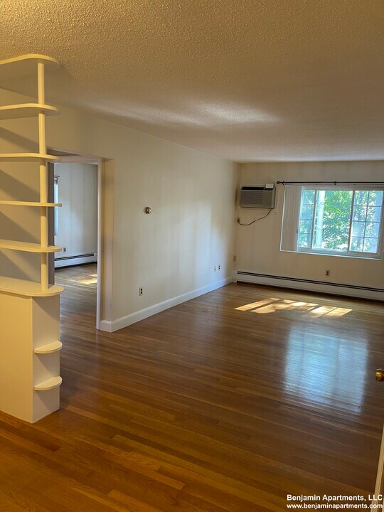 7 Brattle Dr, Unit 1 in Arlington, MA - Building Photo
