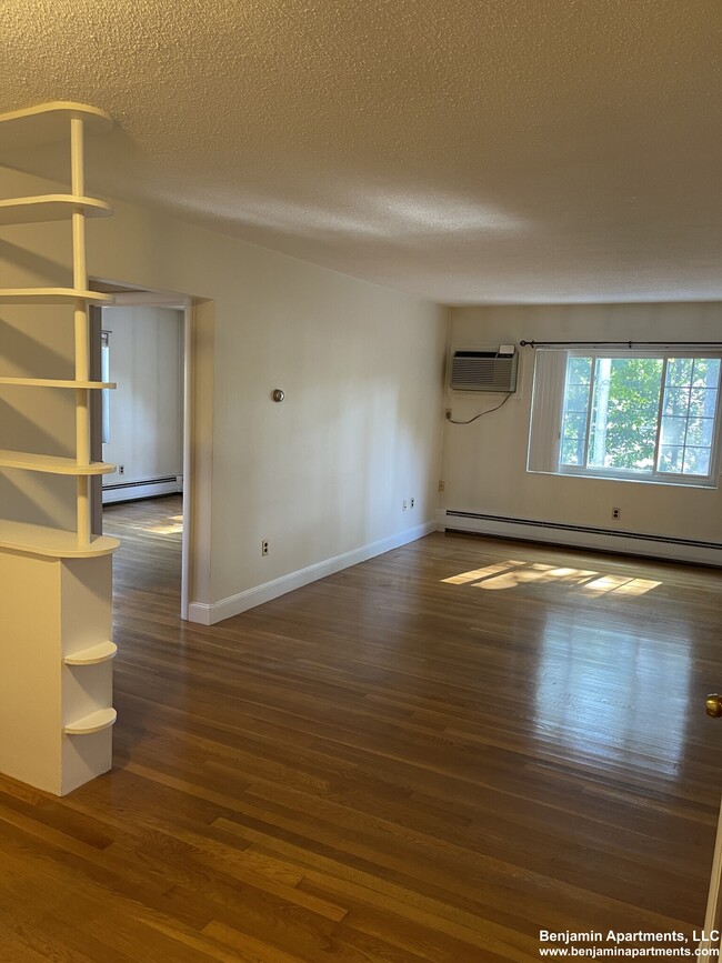property at 7 Brattle Dr