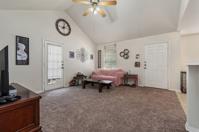 AUGUST PRE-LEASE!!  Cute 2 Bedroom 2 Bathr in College Station, TX - Building Photo - Building Photo