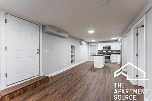 5746 N Winthrop Ave, Unit 203 in Chicago, IL - Building Photo