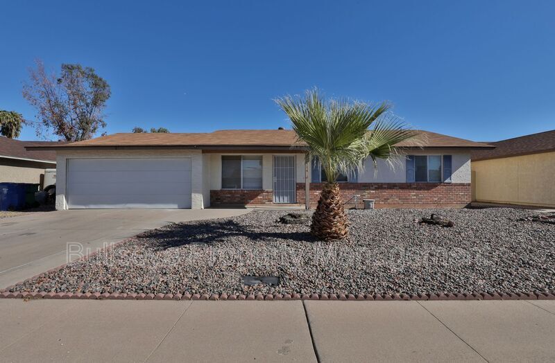 2114 E Dragoon Ave in Mesa, AZ - Foto de edificio