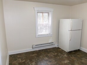 23 Brimmer Ave-Unit -Apt 1 in New Holland, PA - Foto de edificio - Building Photo