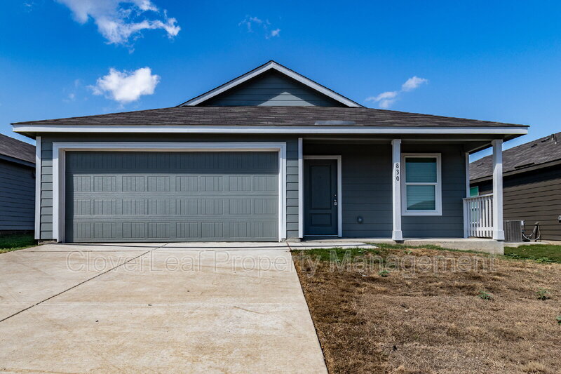 830 Summit Ter in Seguin, TX - Building Photo