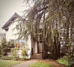 1318 Trinity St in Redding, CA - Building Photo - Building Photo