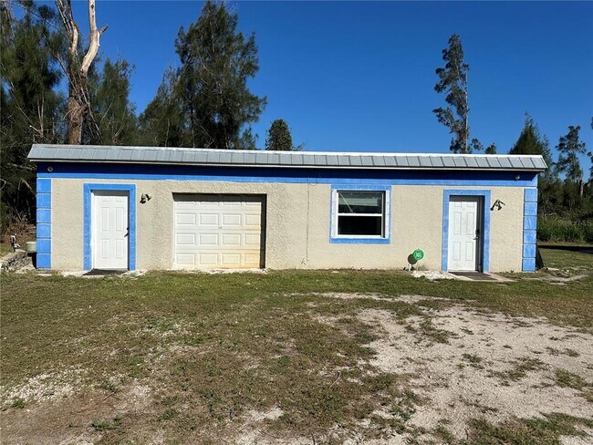 4477 Duncan Rd in Punta Gorda, FL - Foto de edificio - Building Photo