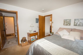 Heather Ridge in Madison, WI - Building Photo - Building Photo