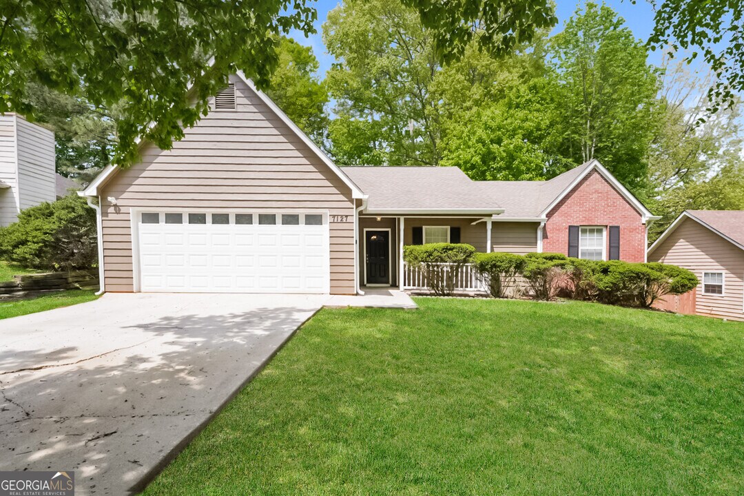 7127 Hazelwood Dr in Jonesboro, GA - Building Photo