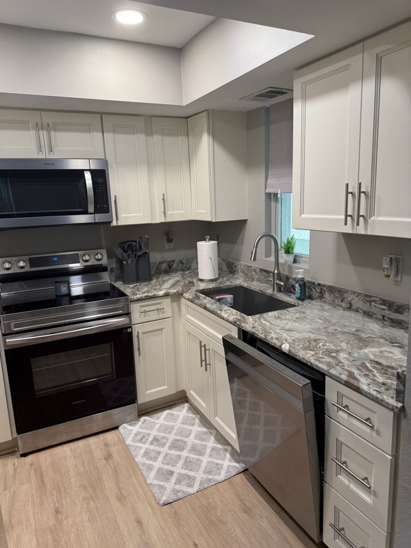 1566 SE Royal Green Cir in Port St. Lucie, FL - Building Photo - Building Photo