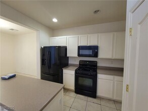 8930 Partridge Hill St in Las Vegas, NV - Building Photo - Building Photo