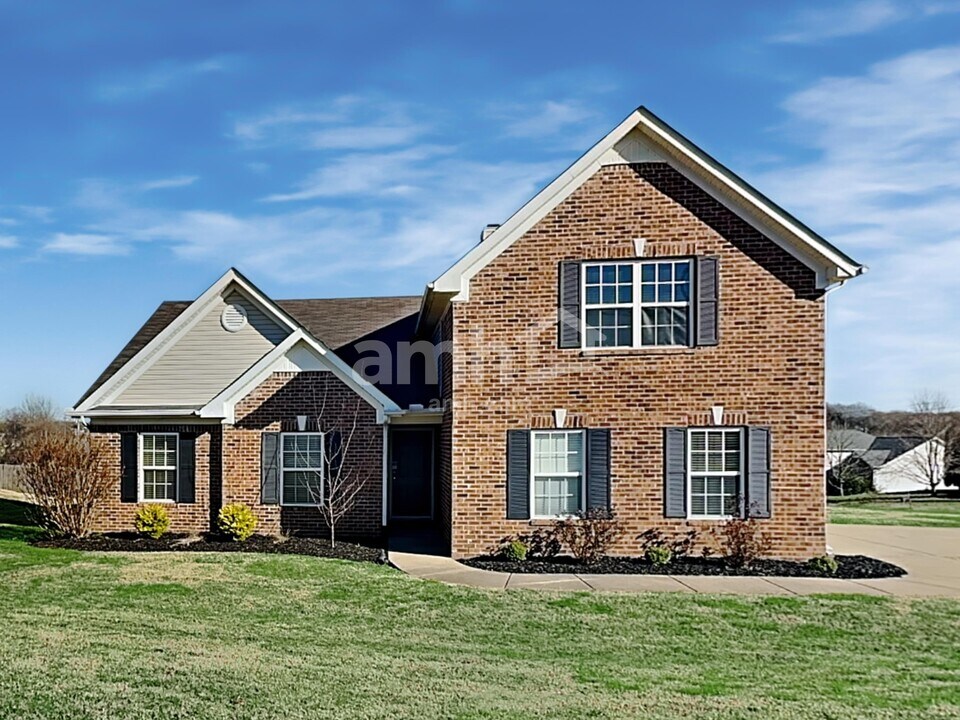 4005 Strata Dr in Spring Hill, TN - Building Photo