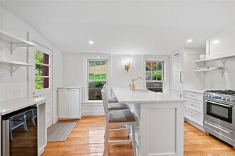 152 Main St in Cold Spring Harbor, NY - Building Photo - Building Photo