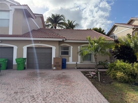 5473 NW 90th Ave in Sunrise, FL - Building Photo
