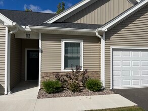 2092 Community Ln, Unit 2D in Ontario, NY - Building Photo - Building Photo