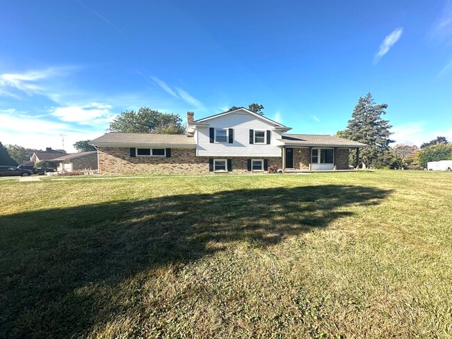 1573 Wagon Wheel Lane in Grand Blanc, MI - Building Photo - Building Photo