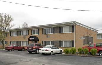 Mackenzie Place in St. Louis, MO - Foto de edificio - Building Photo