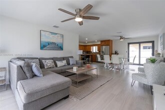 510 SE 3rd Ave in Dania Beach, FL - Building Photo - Building Photo