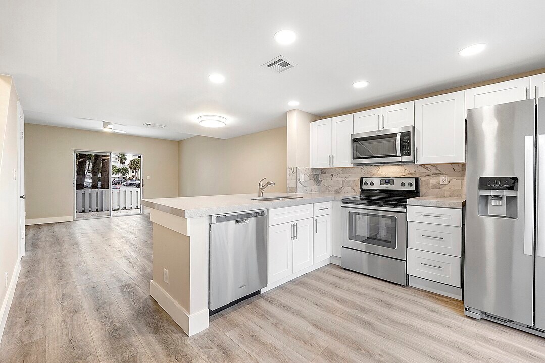 2757 NE 15th St in Pompano Beach, FL - Foto de edificio