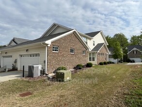 106 Spring Pine Ln in Holly Springs, NC - Foto de edificio - Building Photo