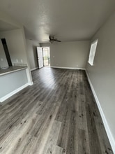 1807 Crestwood Ave in Manteca, CA - Foto de edificio - Building Photo