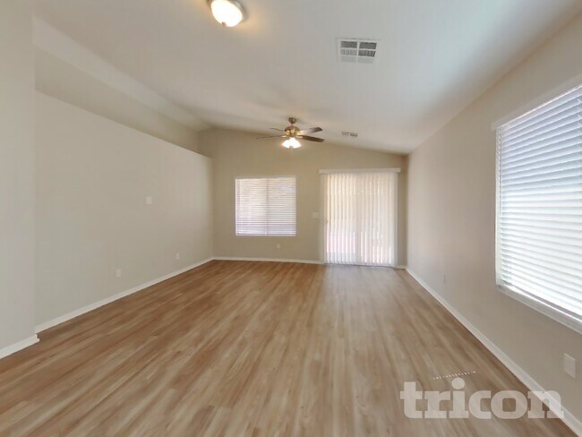 1627 W Prospector Way in San Tan Valley, AZ - Foto de edificio - Building Photo