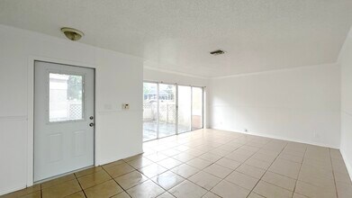 10919 Mainsail Dr in Hollywood, FL - Building Photo - Building Photo