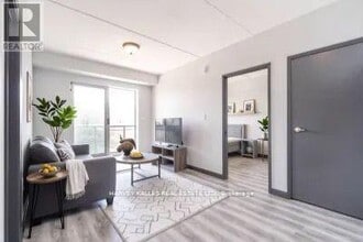 275 Larch St in Waterloo, ON - Building Photo - Building Photo