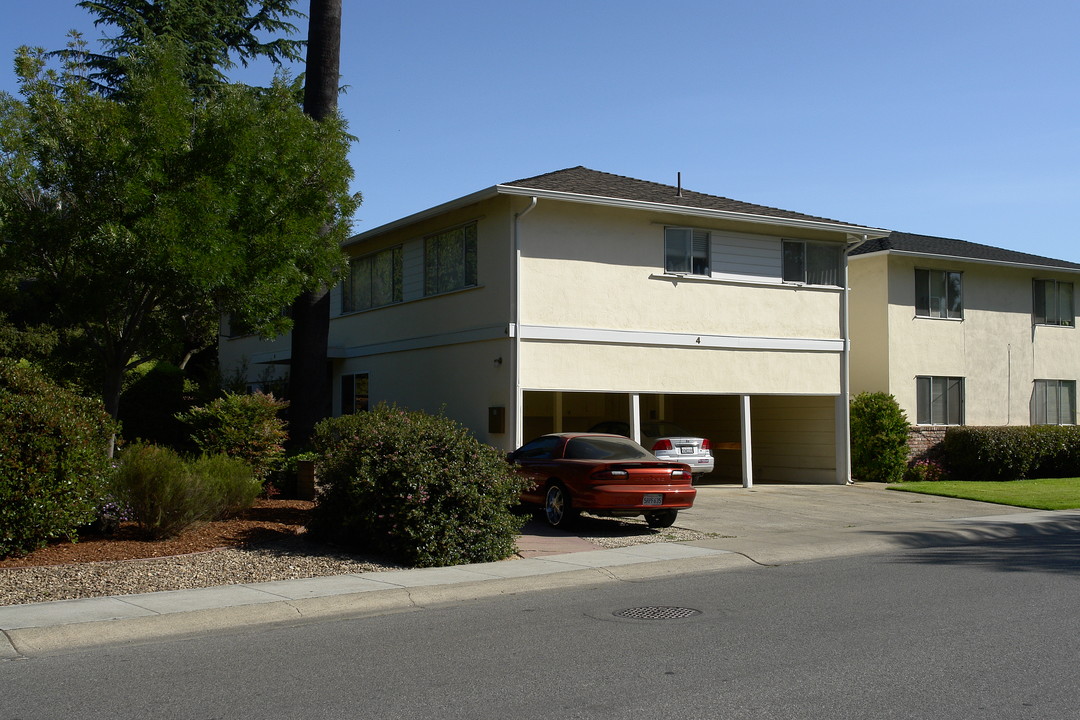 4 Waverley Ct in Menlo Park, CA - Building Photo