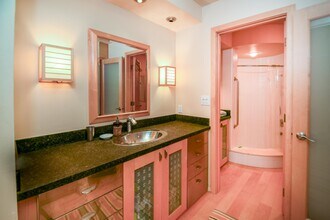 1917 Alga Rd, Unit B in Carlsbad, CA - Foto de edificio - Building Photo