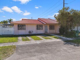 7121 SW 102nd Ct in Miami, FL - Building Photo