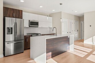 124 Warren St in Boston, MA - Building Photo - Building Photo