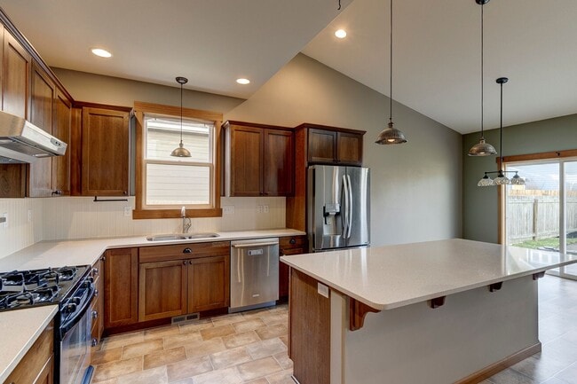 1569 SW Carnegie St in Oak Harbor, WA - Building Photo - Building Photo