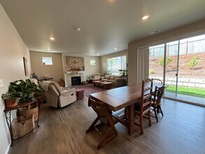 1043 Baker Hts Lp in Bremerton, WA - Building Photo - Building Photo