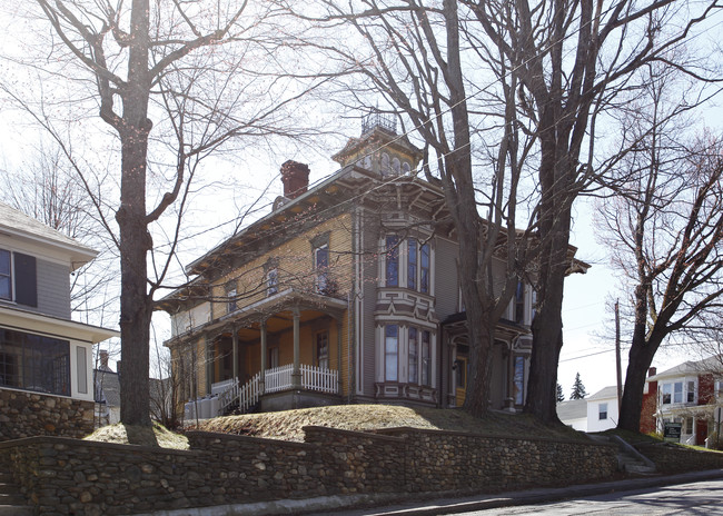 62 Church St in Gardiner, ME - Foto de edificio - Building Photo