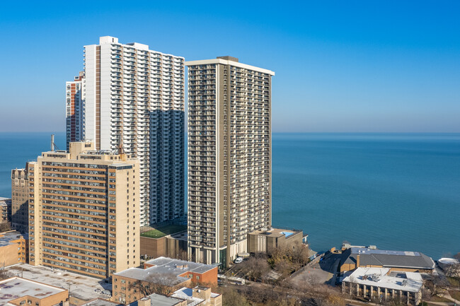 Malibu Condominiums in Chicago, IL - Building Photo - Building Photo