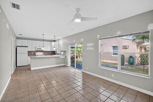 625 NE 10th Ave in Fort Lauderdale, FL - Building Photo