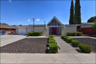 8400 Parkland Dr in El Paso, TX - Building Photo